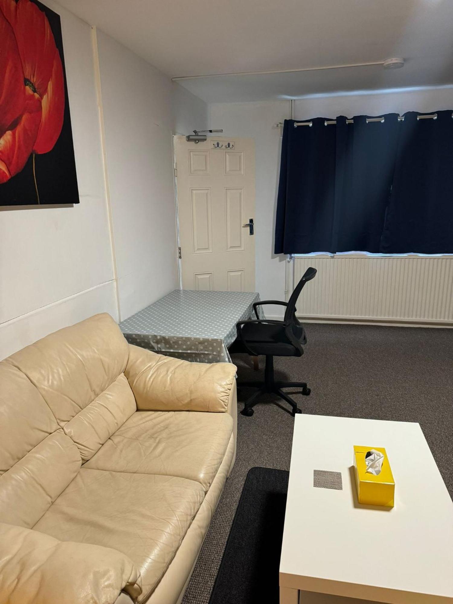 Gatwick Star Night Stay - Gatwick Кролей Экстерьер фото