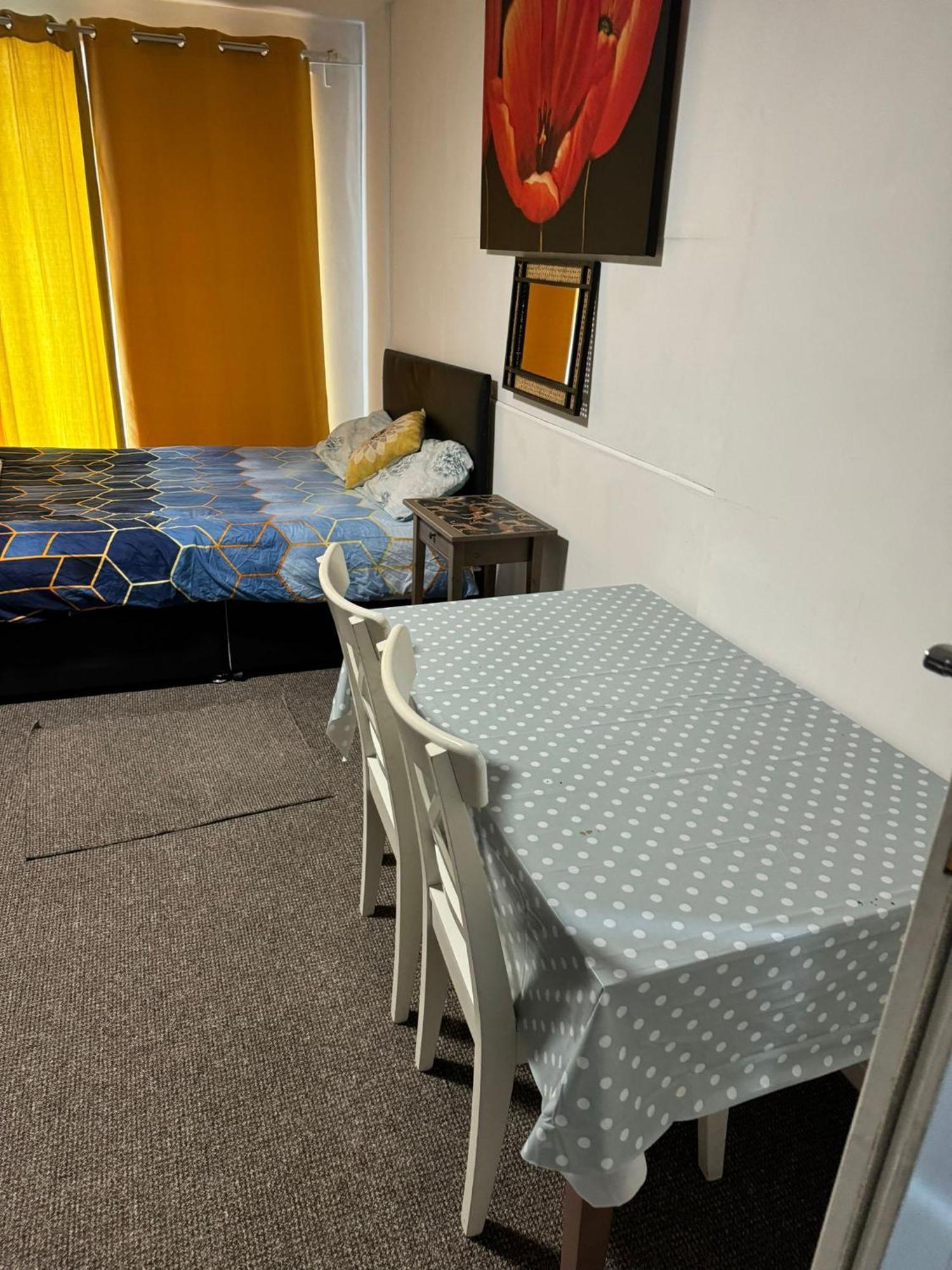 Gatwick Star Night Stay - Gatwick Кролей Экстерьер фото